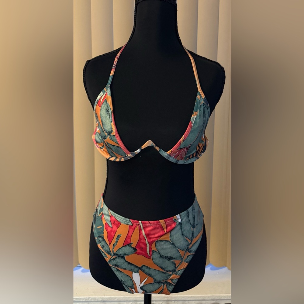 Pretty Little Thing Tropical Print Bikini Set. Size 4
